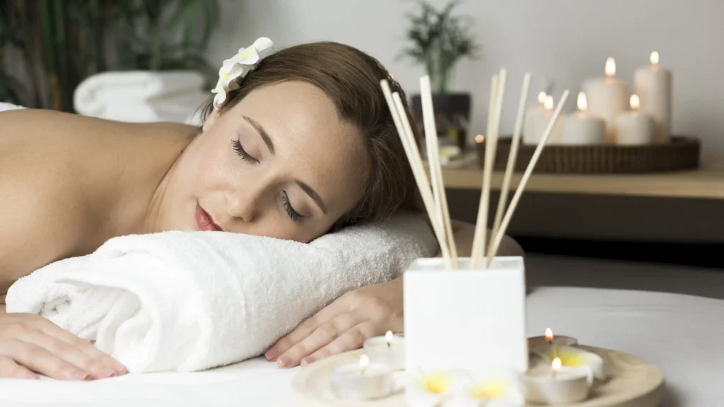 นวดอโรม่าคืออะไร? ประโยชน์ของ Aromatherapy Massage ที่หลายคนหลงรัก 4 นวดอโรม่าคืออะไร? ประโยชน์ของ Aromatherapy Massage ที่หลายคนหลงรัก